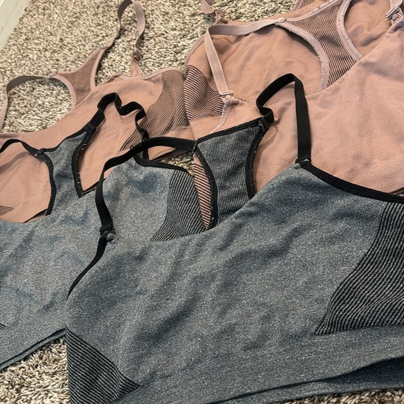 Woman’s large nursing bra bundle - Picture 2 of 3